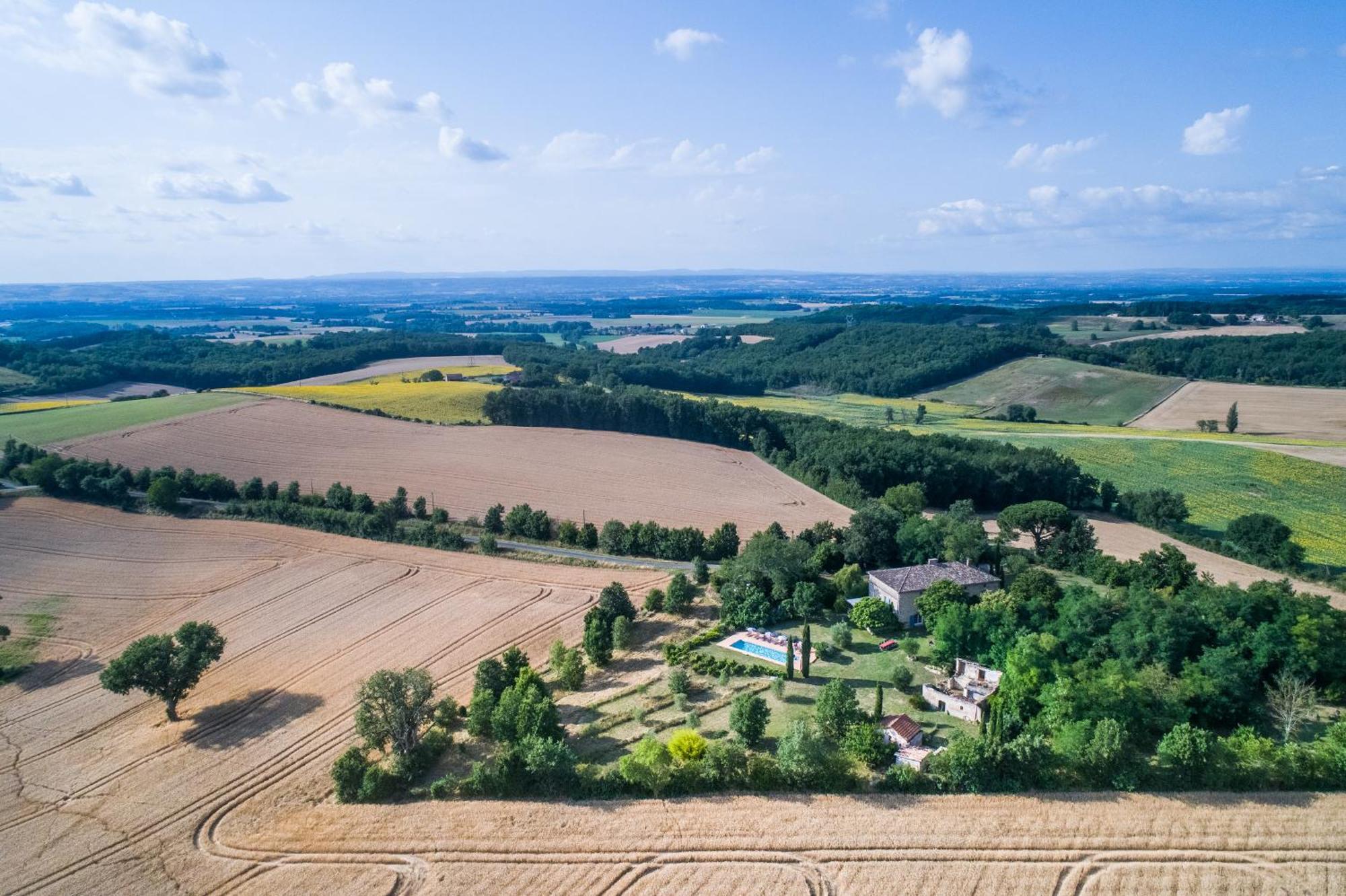 Au Mas Des Calmettes Bed and Breakfast Parisot  Exteriör bild