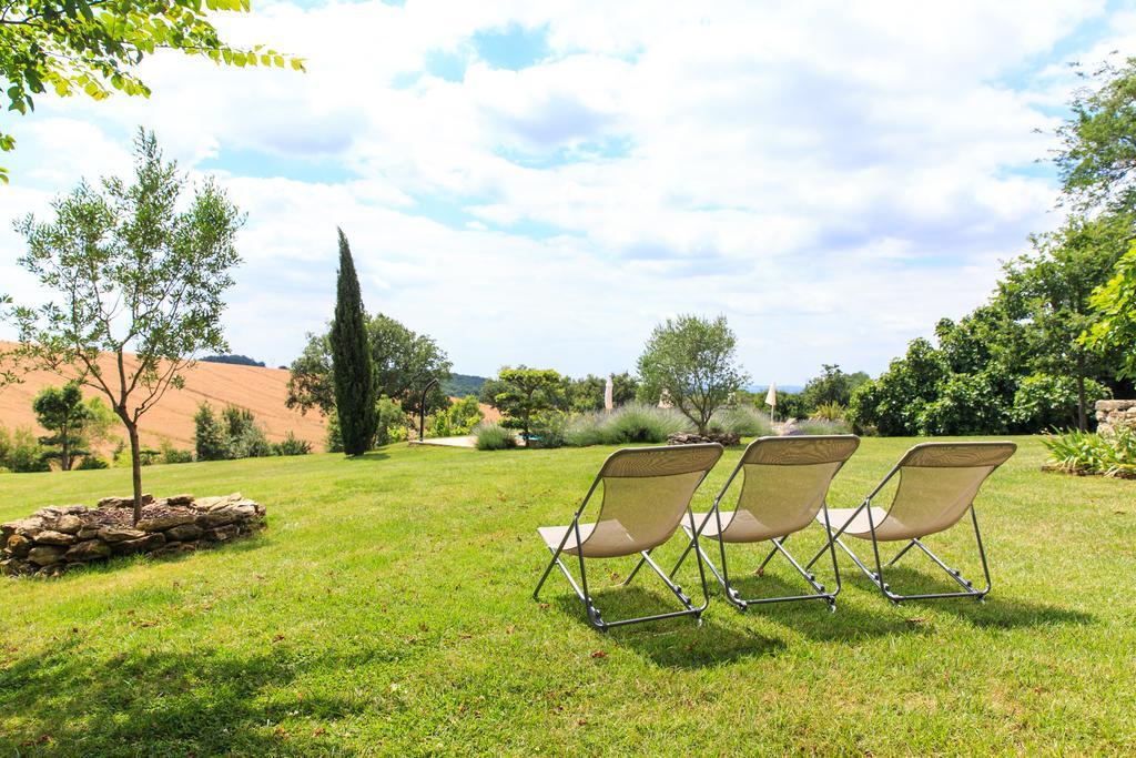 Au Mas Des Calmettes Bed and Breakfast Parisot  Exteriör bild