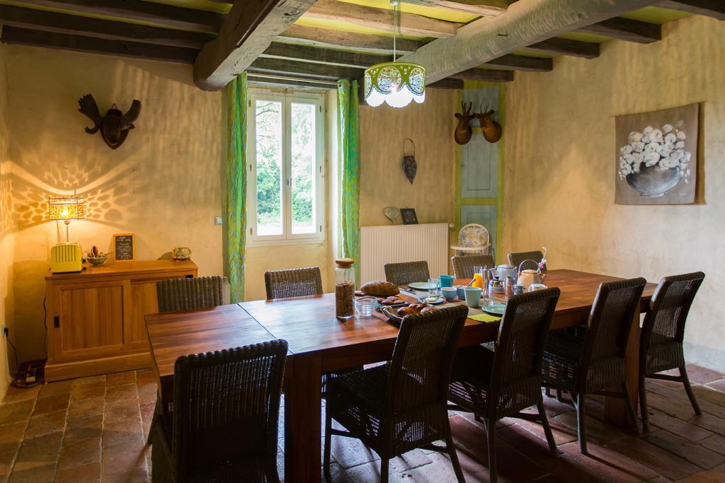 Au Mas Des Calmettes Bed and Breakfast Parisot  Exteriör bild