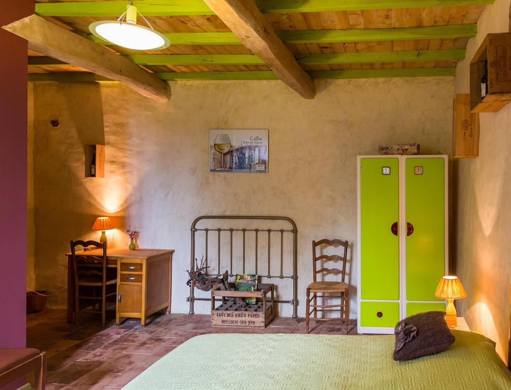 Au Mas Des Calmettes Bed and Breakfast Parisot  Exteriör bild