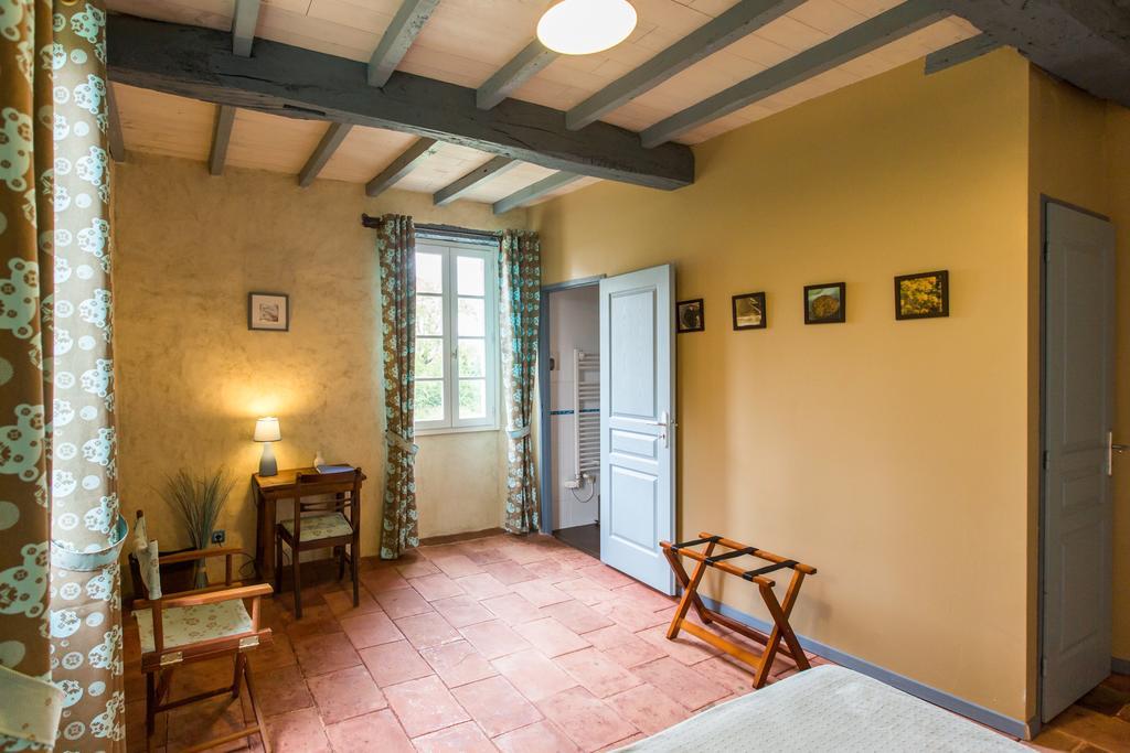 Au Mas Des Calmettes Bed and Breakfast Parisot  Exteriör bild