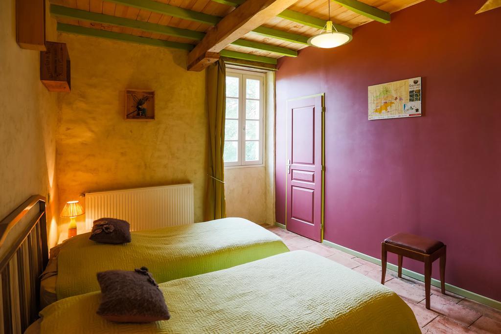 Au Mas Des Calmettes Bed and Breakfast Parisot  Exteriör bild