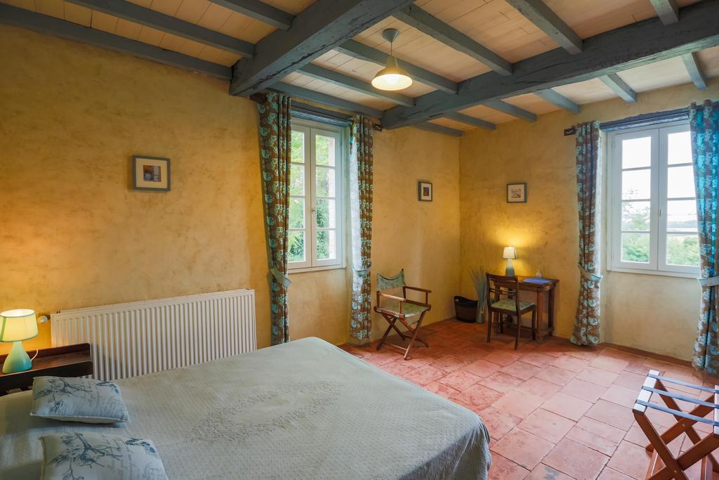 Au Mas Des Calmettes Bed and Breakfast Parisot  Exteriör bild