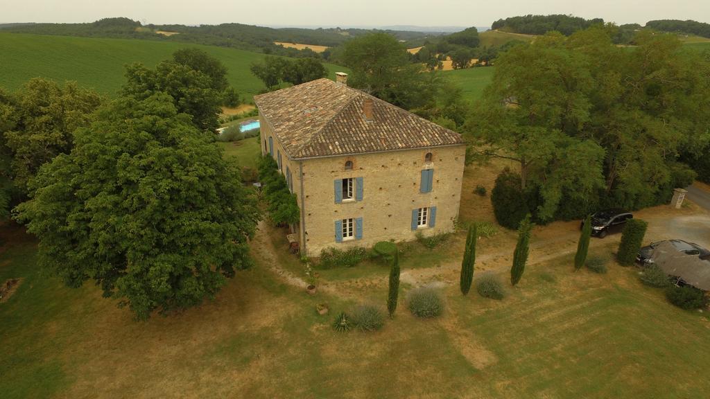 Au Mas Des Calmettes Bed and Breakfast Parisot  Exteriör bild